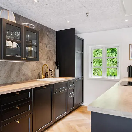 Cosy With Outdoor Hot Tub And Scenic Surroundings In Feriehus