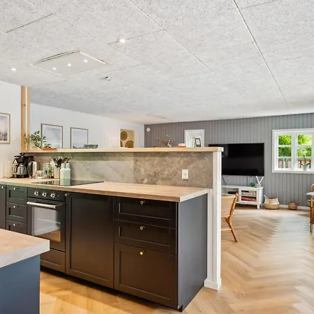 Cosy With Outdoor Hot Tub And Scenic Surroundings In Feriehus