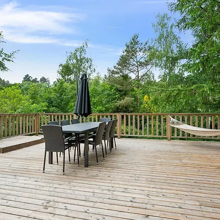Cosy With Outdoor Hot Tub And Scenic Surroundings In Feriehus