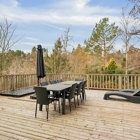 Cosy With Outdoor Hot Tub And Scenic Surroundings In Feriehus *